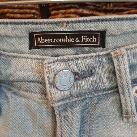 Abercrombie & Fitch 24 x 28 High Rise Distressed Light Wash Denim Skinny Jeans - Picture 5 of 16